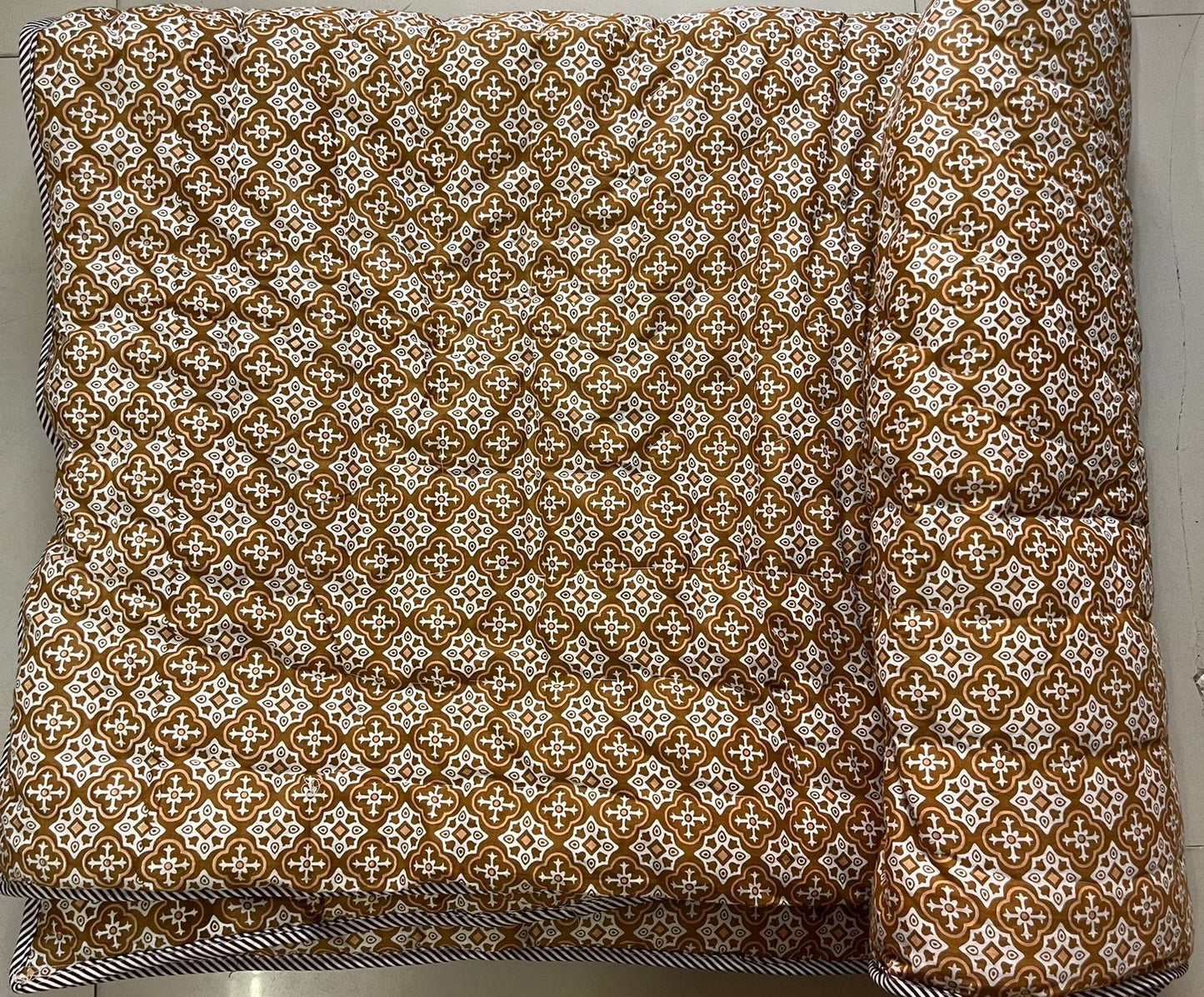 Premium Jaipuri Single Comforter / Razai – Pure Cotton, Floral Print, Lehriya Border (63x90 Inches)