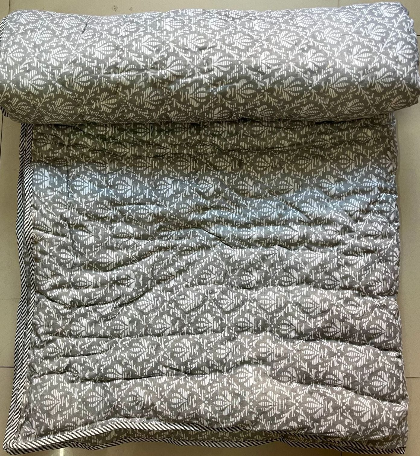 Premium Jaipuri Single Comforter / Razai – Pure Cotton, Floral Print, Lehriya Border (63x90 Inches)