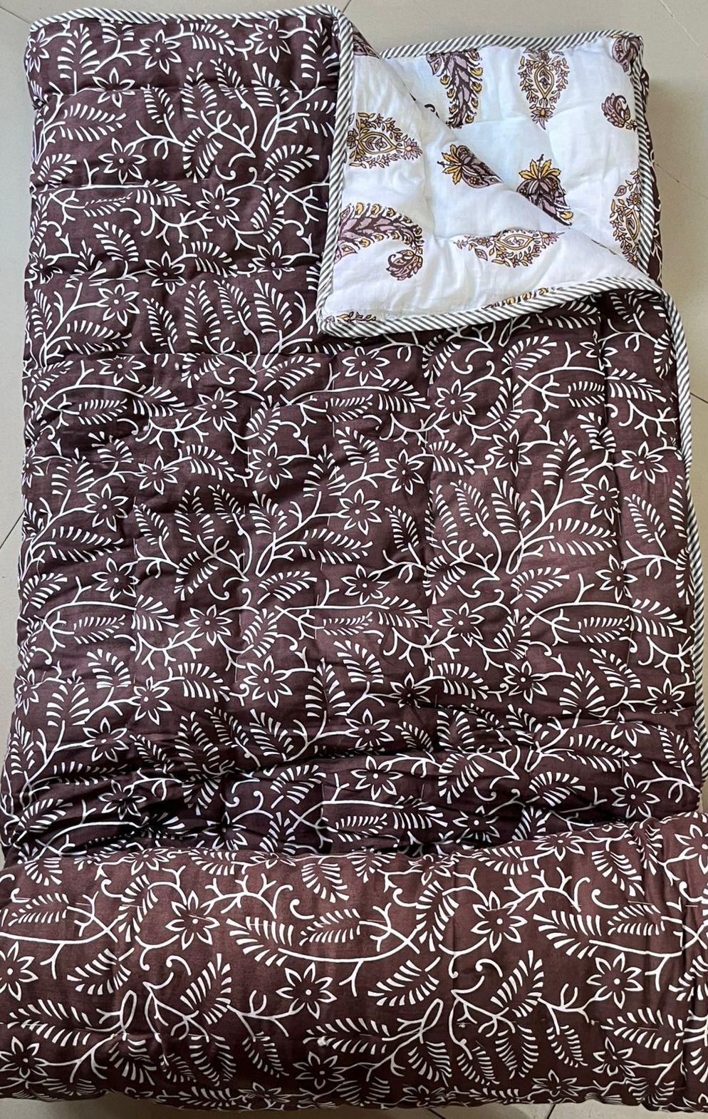 Premium Jaipuri Single Comforter / Razai – Pure Cotton, Floral Print, Lehriya Border (63x90 Inches)